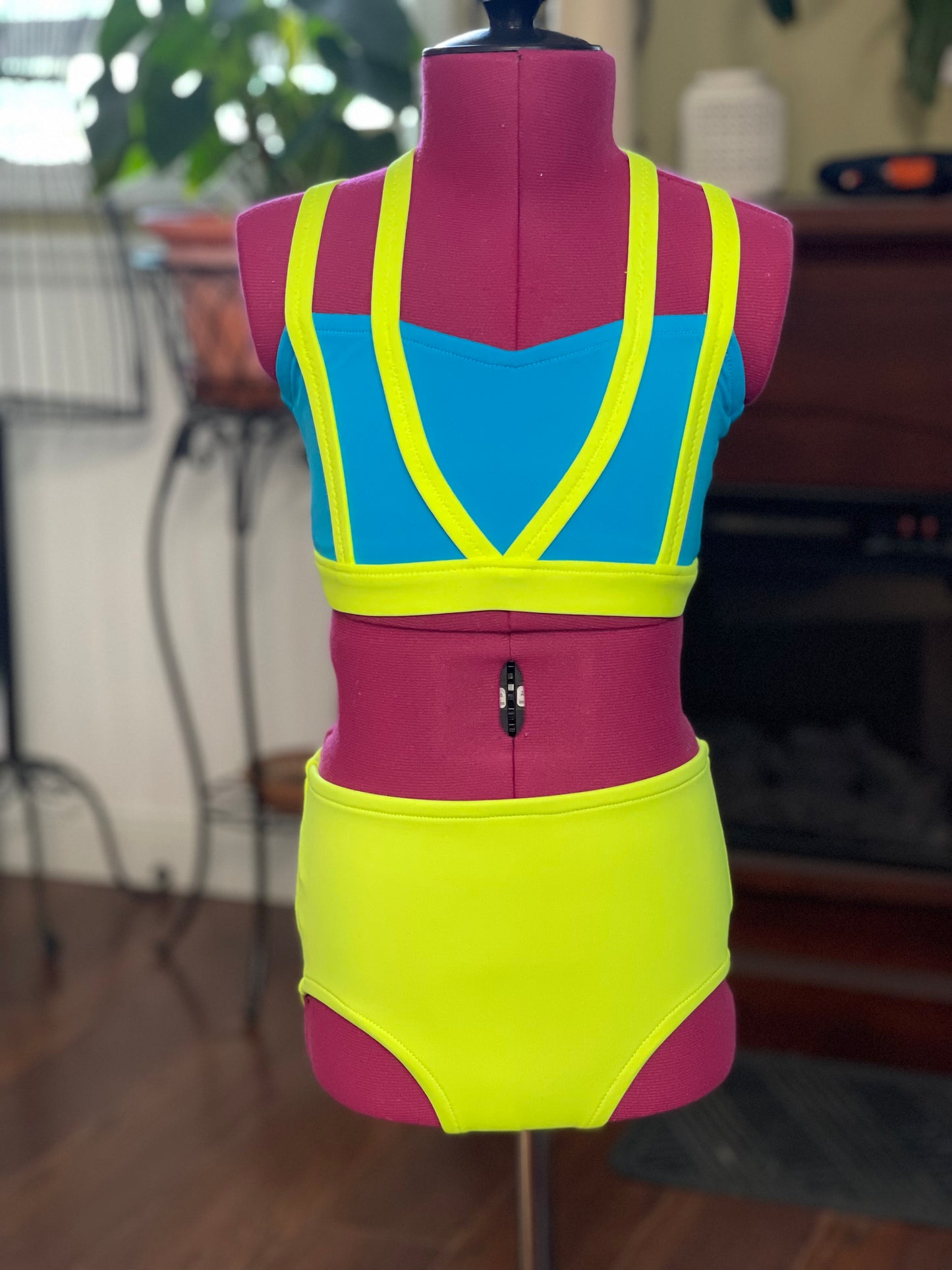 Size 6 Maya Dance Set