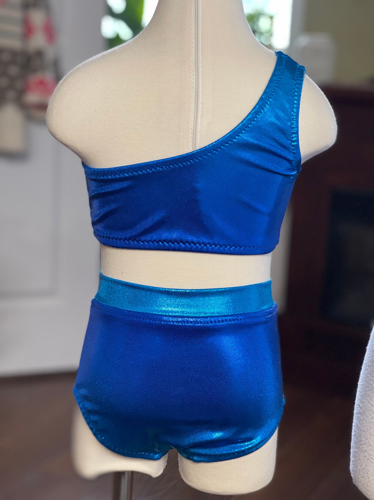 Girls size 4T Two piece dance set