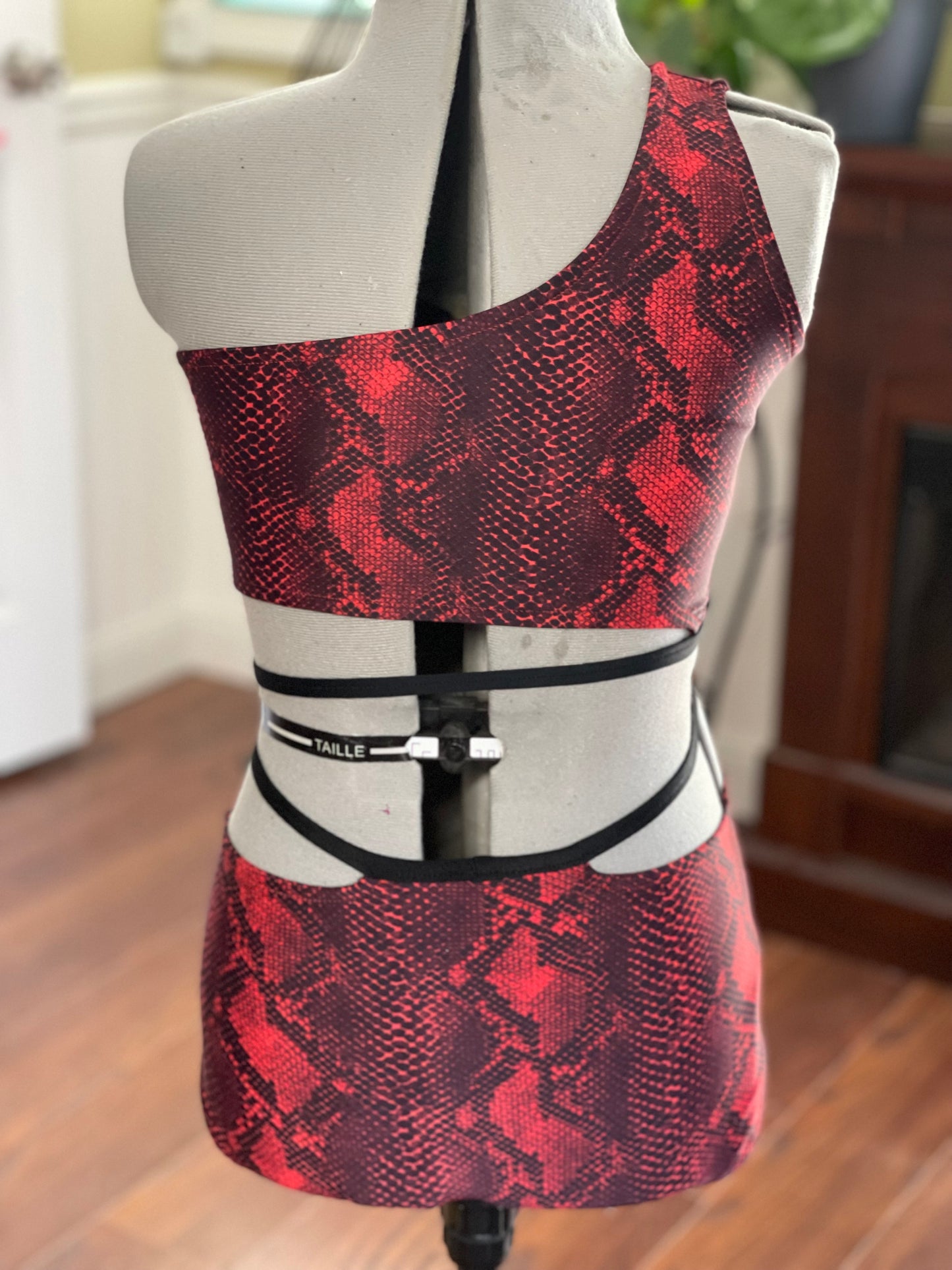 Adult Small Kelsey set in red snakeprint