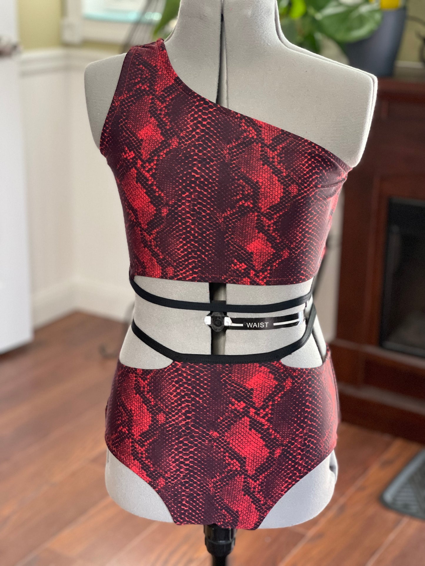 Adult Small Kelsey set in red snakeprint